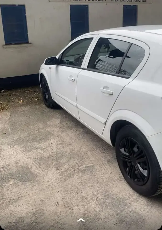 Gebraucht Opel Astra Edition 90 PS (66 kW) 2008 Weiß Kleinwagen
