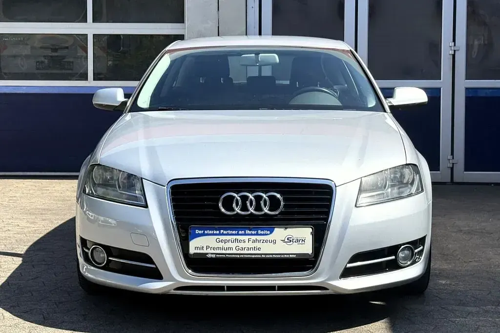 Gebraucht Audi A3 Attraction 125 PS (91 kW) 2011 Silber Kleinwagen