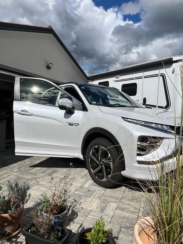 Weiß Gebraucht 2022 Mitsubishi Eclipse Cross Top SUV | 23.900 € (Fairer Preis) - Bild 1/4