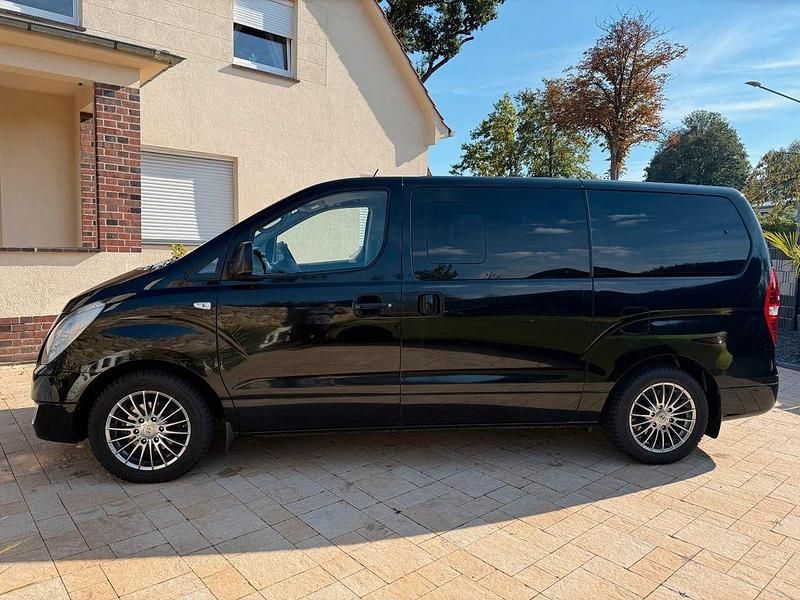 Gebraucht Hyundai H-1 170 PS (125 kW) 2015 Schwarz Van / Kleinbus