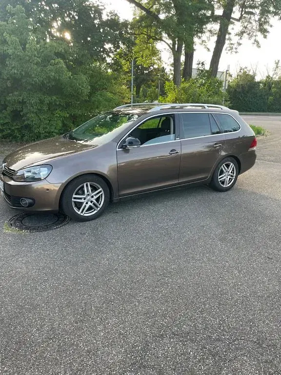 Gebraucht VW Golf VI Style 122 PS (89 kW) 2011 Braun Kleinwagen