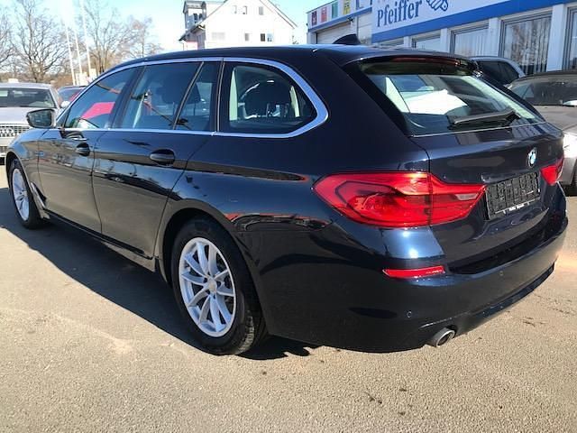 Gebraucht BMW 520 Sport Line 190 PS (139 kW) 2018 Blau Kombi