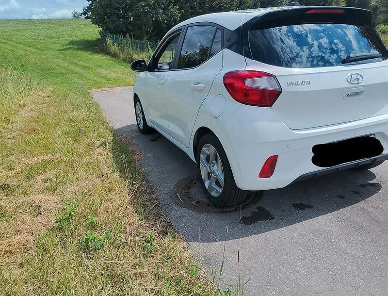 Gebraucht Hyundai i10 67 PS (49 kW) 2023 Weiß Kleinwagen