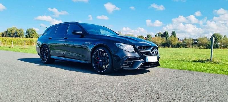 Schwarz Gebraucht 2019 Mercedes E63 AMG AMG Kombi | 73.000 € (Teuer) - Bild 1/4