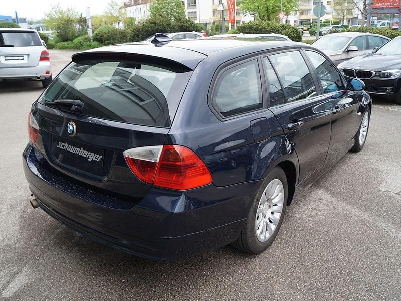 Gebraucht BMW 320 163 PS (119 kW) 2006 Blau Kombi