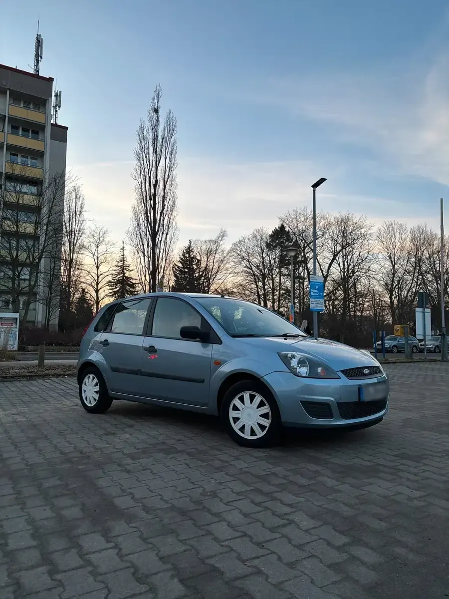 Gebraucht Ford Fiesta 69 PS (50 kW) 2007 Blau Kleinwagen