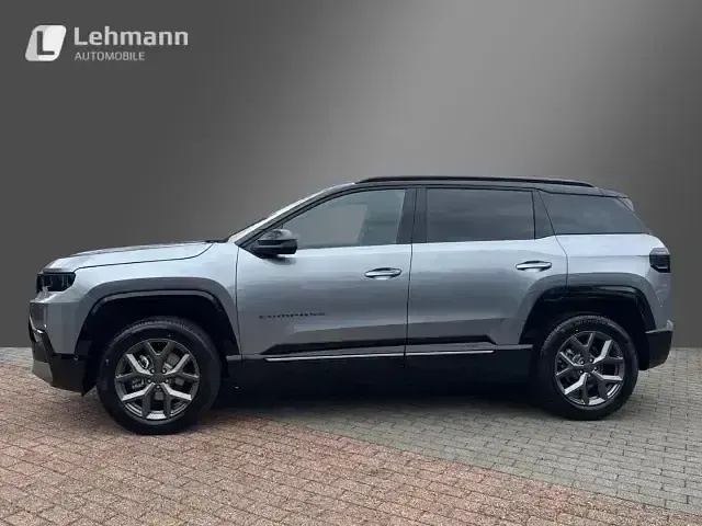 Neu Jeep Compass 145 PS (106 kW) 2026 Yoesemite grey  dach schwarz SUV