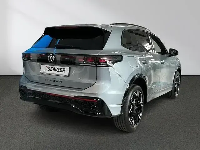 Gebraucht VW Tiguan R-line 193 PS (141 kW) 2026 Silber SUV