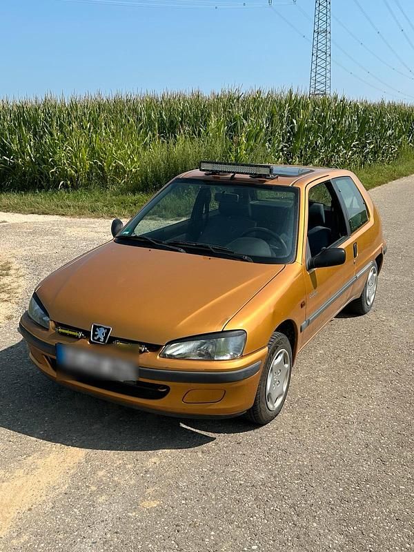 Gelb Gebraucht 1996 Peugeot 106 Kleinwagen | 899 € (Fairer Preis) - Bild 1/4