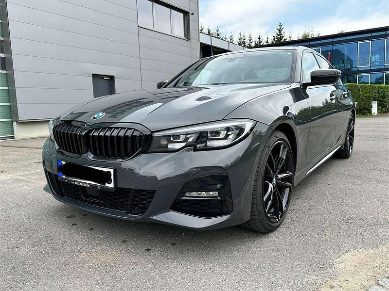 Grau Gebraucht 2020 BMW 320 M Sport Limousine | 38.500 € (Teuer) - Bild 1/4