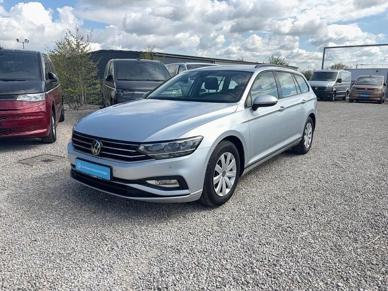 Gebraucht VW Passat Basis 150 PS (110 kW) 2023 Kombi