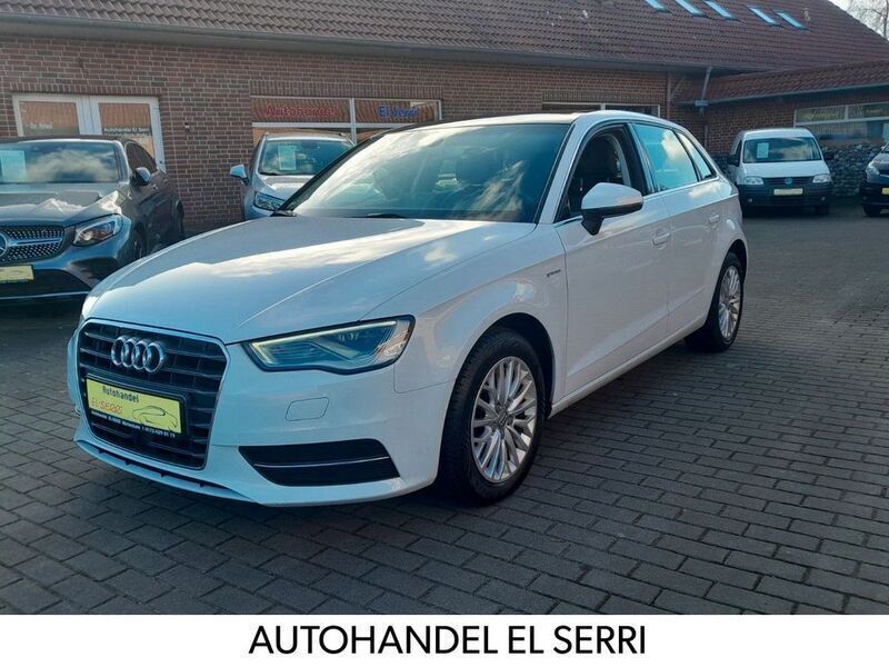 Weiß Gebraucht 2015 Audi A3 Sportback Ambiente Limousine | 12.000 € (Fairer Preis) - Bild 1/4