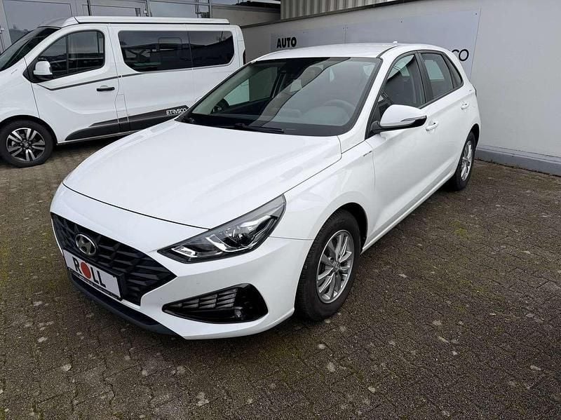Weiß Gebraucht 2021 Hyundai i30 Select Limousine | 16.750 € (Guter Preis) - Bild 1/4
