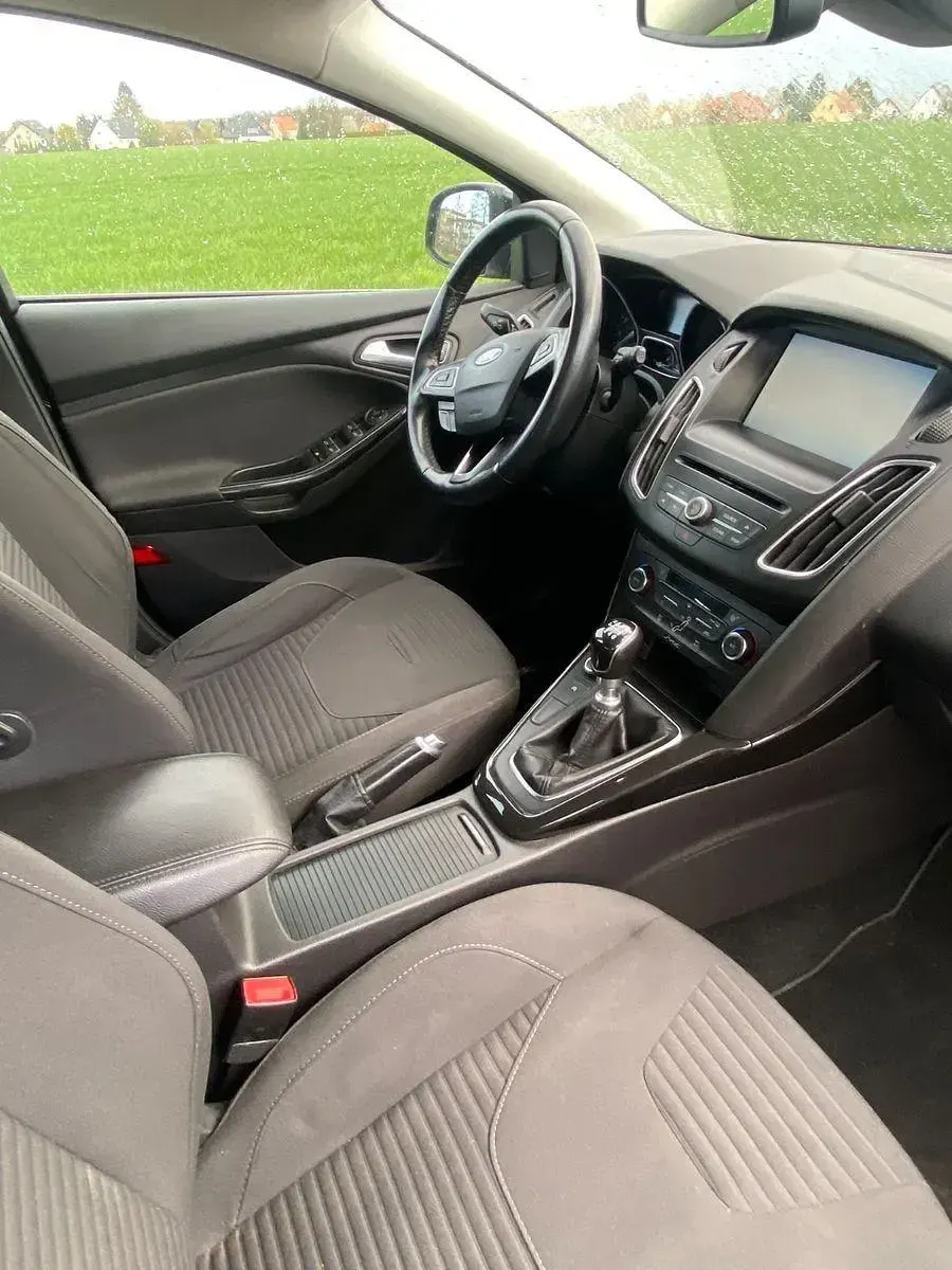 Gebraucht Ford Focus Trend 125 PS (91 kW) 2015 Schwarz Limousine