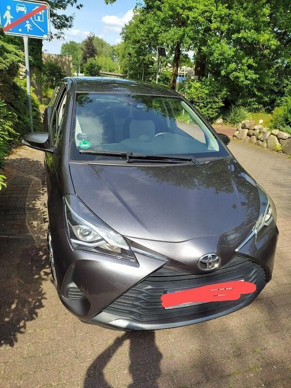 Grau Gebraucht 2019 Toyota Yaris Kleinwagen | 11.500 € (Fairer Preis) - Bild 1/4