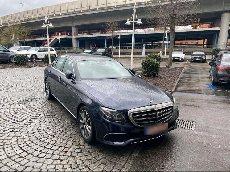 Gebraucht Mercedes E350 286 PS (210 kW) 2017 Blau Limousine