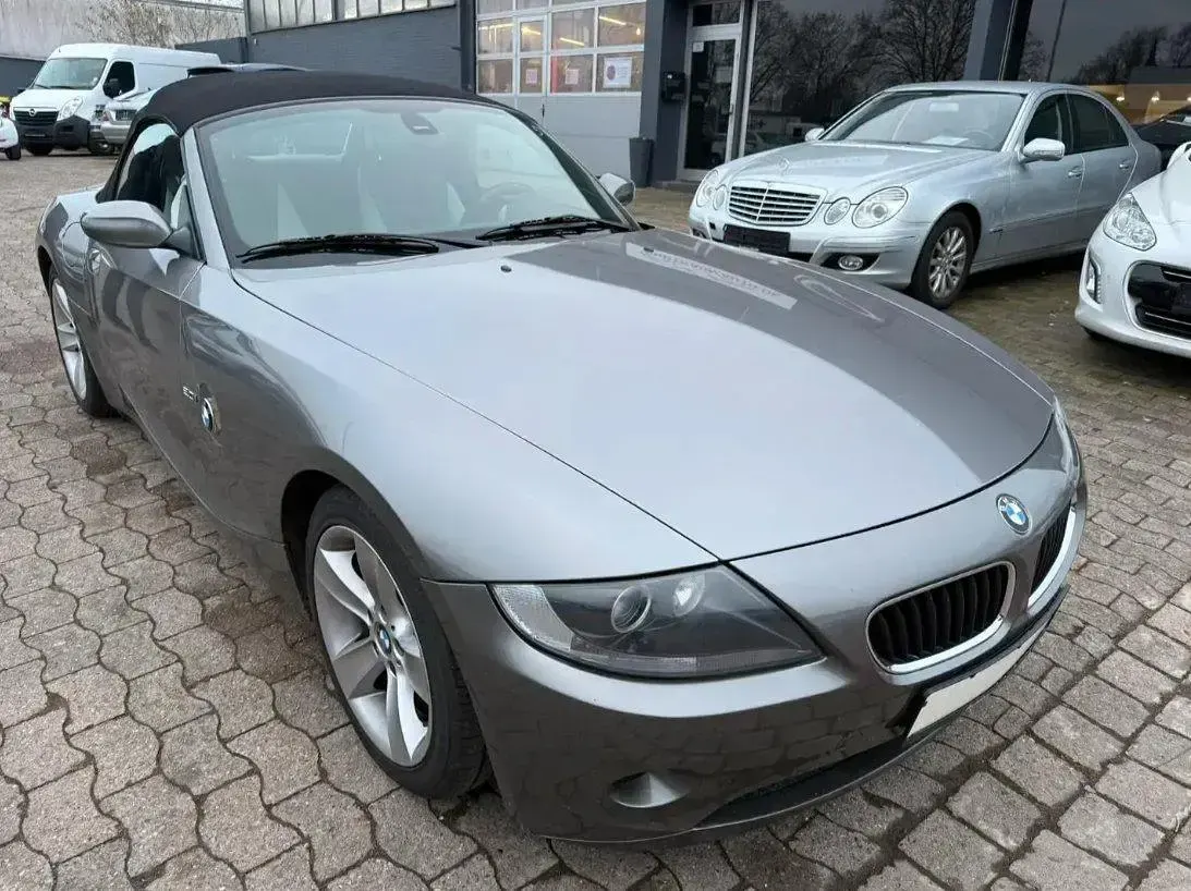 Gebraucht BMW Z4 Sport Line 150 PS (110 kW) 2005 Sterlinggrau metallic (metallic) Cabrio