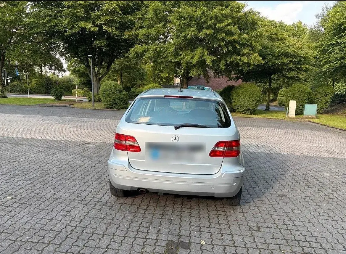 Gebraucht Mercedes B200 136 PS (100 kW) 2006 Silber Van / Kleinbus