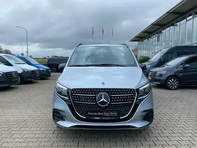 Gebraucht Mercedes V250 Style 190 PS (139 kW) 2024 Hightechsilber Van / Kleinbus