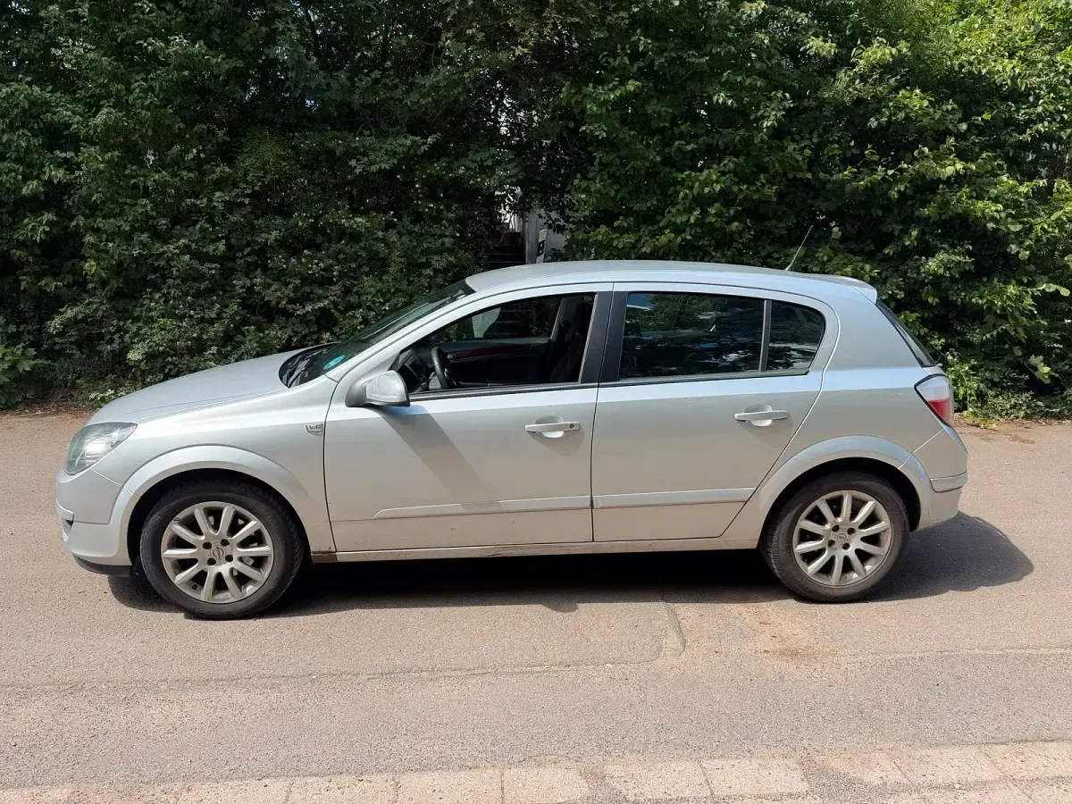 Gebraucht Opel Astra 105 PS (77 kW) 2005 Silber Limousine
