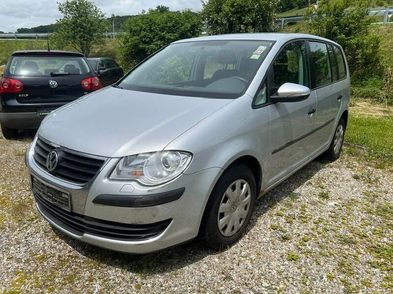 Silber Gebraucht 2010 VW Touran Trendline Van / Kleinbus | 1.999 € (Superpreis) - Bild 1/4