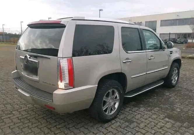 Gebraucht Cadillac Escalade 409 PS (300 kW) 2010 Grau SUV