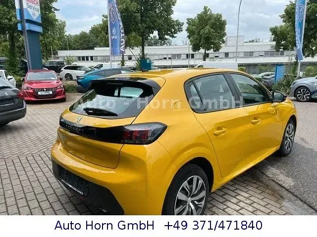 Gebraucht Peugeot 208 Active 102 PS (75 kW) 2023 Gelb Kleinwagen