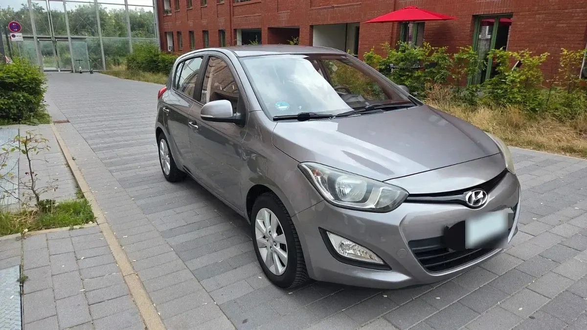 Gebraucht Hyundai i20 86 PS (63 kW) 2013 Grau Kleinwagen