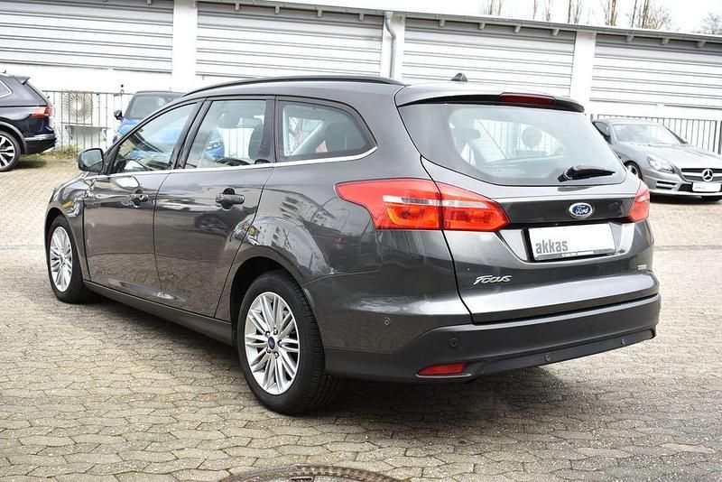 Gebraucht Ford Focus Cool & Connect 125 PS (91 kW) 2017 Grau Limousine