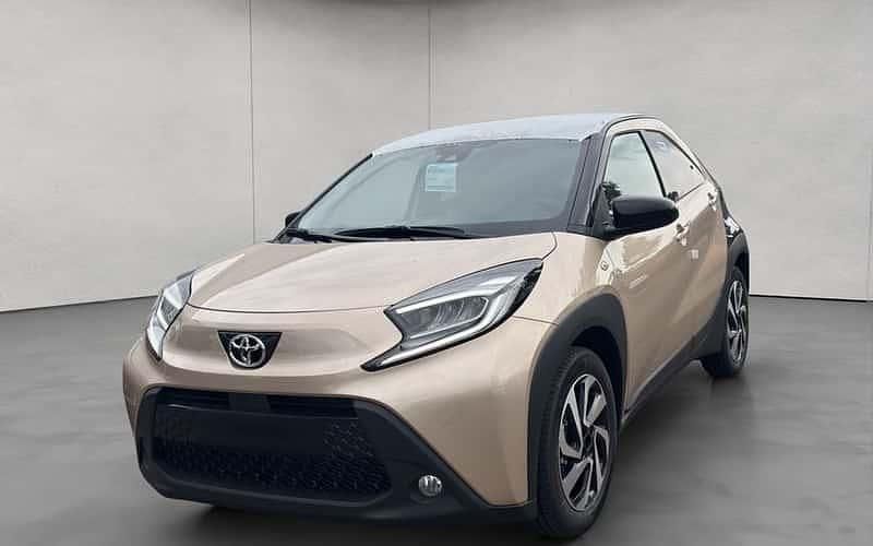 Ginger beige / night sky Neu 2025 Toyota Aygo X SUV | 19.790 € - Bild 1/4