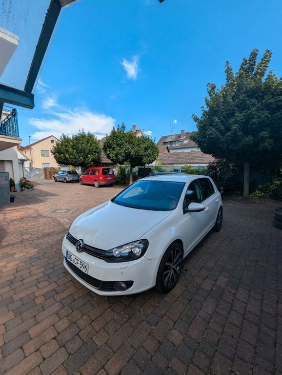Weiß Gebraucht 2010 VW Golf VI Highline Limousine | 3.700 € (Superpreis) - Bild 1/4