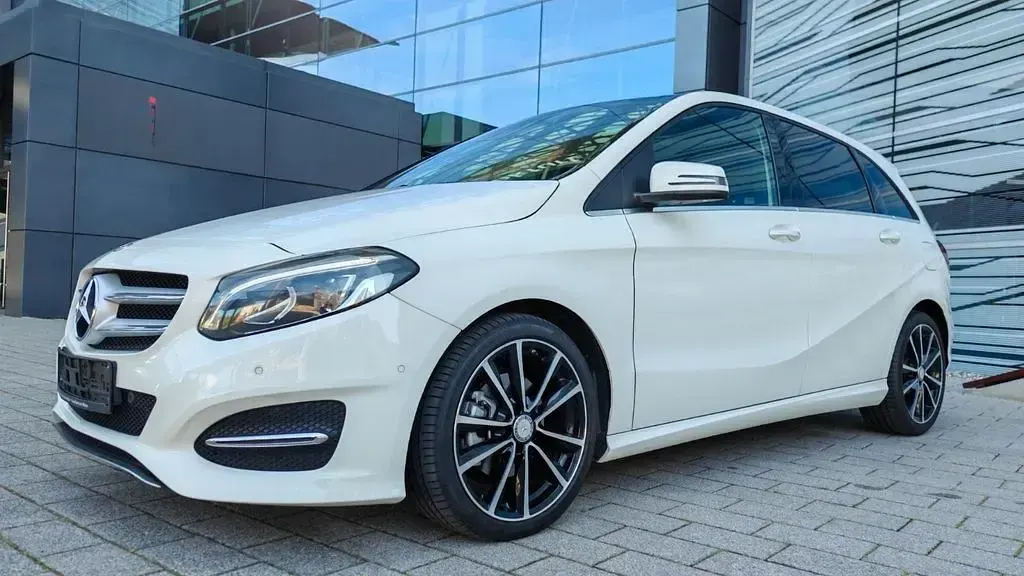 Gebraucht Mercedes B220 177 PS (130 kW) 2018 Weiß Kleinwagen