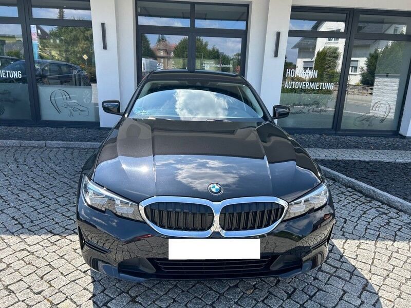 Schwarz Gebraucht 2022 BMW 320 Advantage Limousine | 28.600 € (Guter Preis) - Bild 1/4