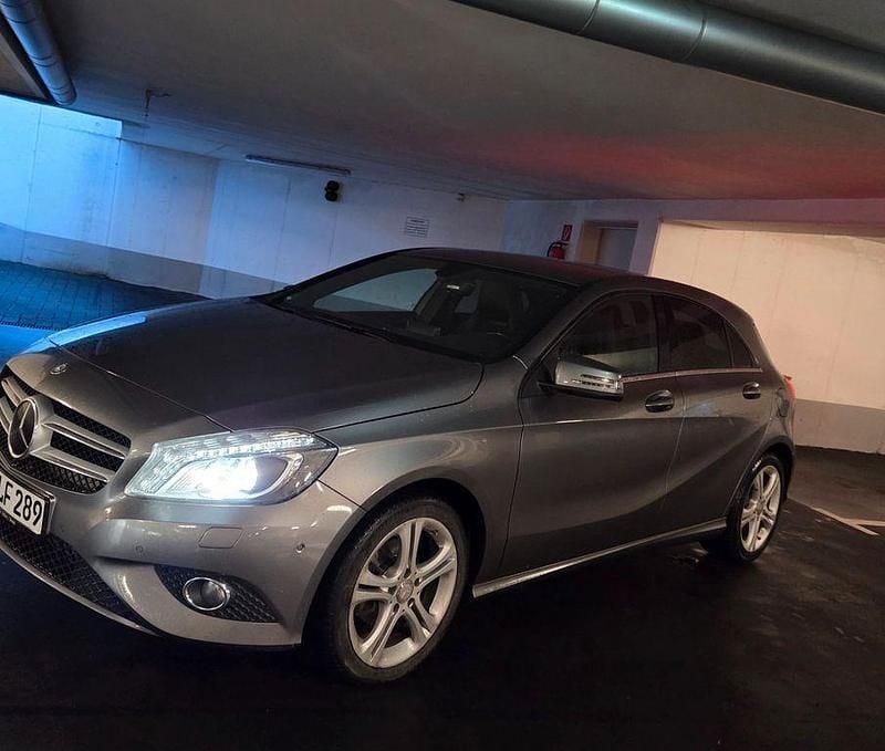 Gebraucht Mercedes A180 109 PS (80 kW) 2015 Grau Limousine