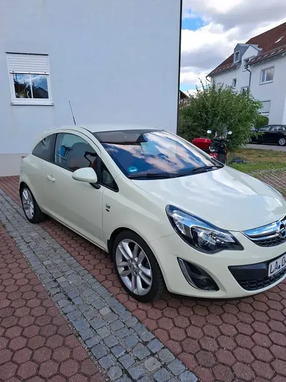 Gebraucht Opel Corsa Color Edition 87 PS (63 kW) 2011 Weiß Kleinwagen