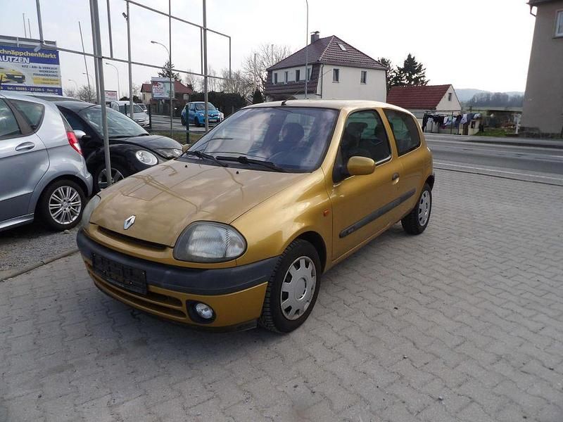 Gebraucht Renault Clio II 90 PS (66 kW) 1999 Strohgelb Kleinwagen