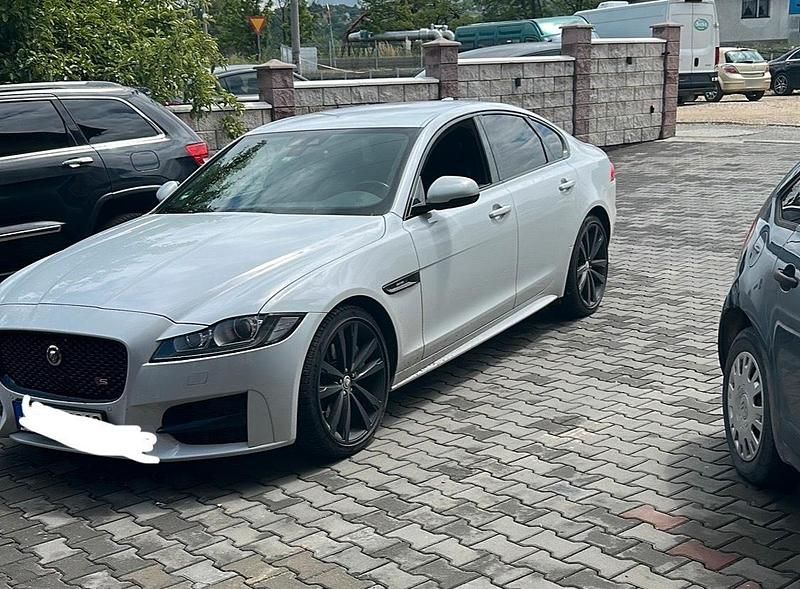 Używany Jaguar XF R 300 KM (220 kW) 2017 Biały Sedan/Limuzyna