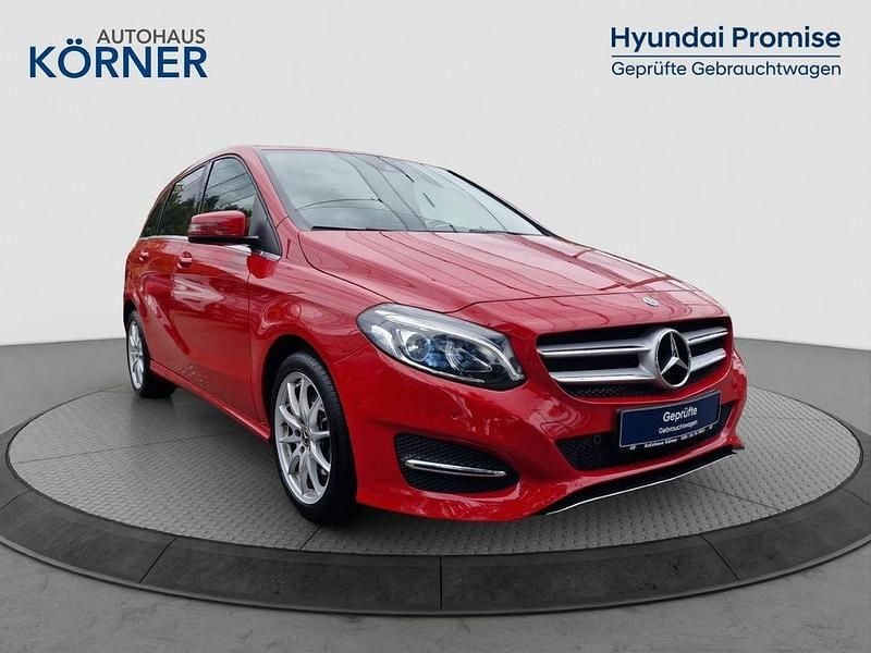 Rot Gebraucht 2018 Mercedes B180 Urban Van / Kleinbus | 17.900 € (Guter Preis) - Bild 1/4