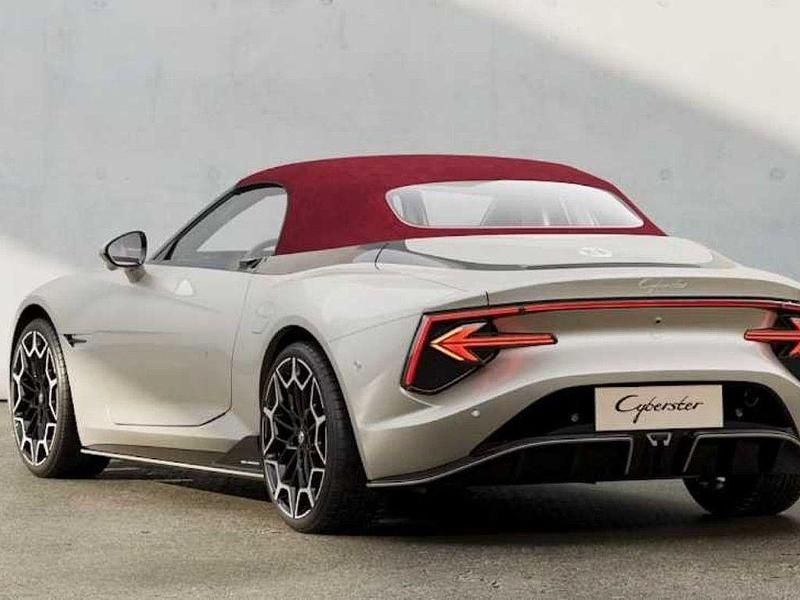 Neu MG Cyberster 250 kW (340 PS) 2025 Silber Cabrio