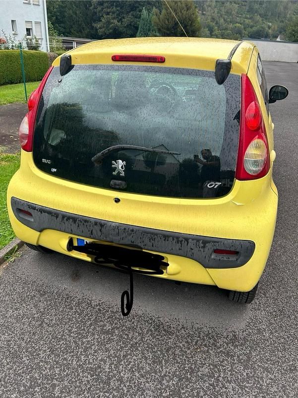 Gelb Gebraucht 2006 Peugeot 107 Kleinwagen | 800 € (Guter Preis) - Bild 1/3