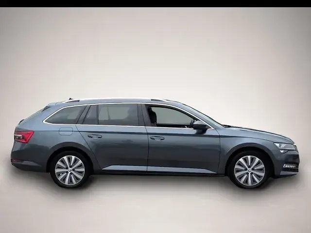 Gebraucht Skoda Superb Premium Edition 200 PS (147 kW) 2021 Grau Kombi