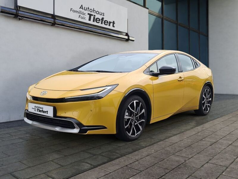 Gelb Gebraucht 2024 Toyota Prius Plug-in Hybrid Executive Kleinwagen | 45.980 € (Etwas zu teuer) - Bild 1/3