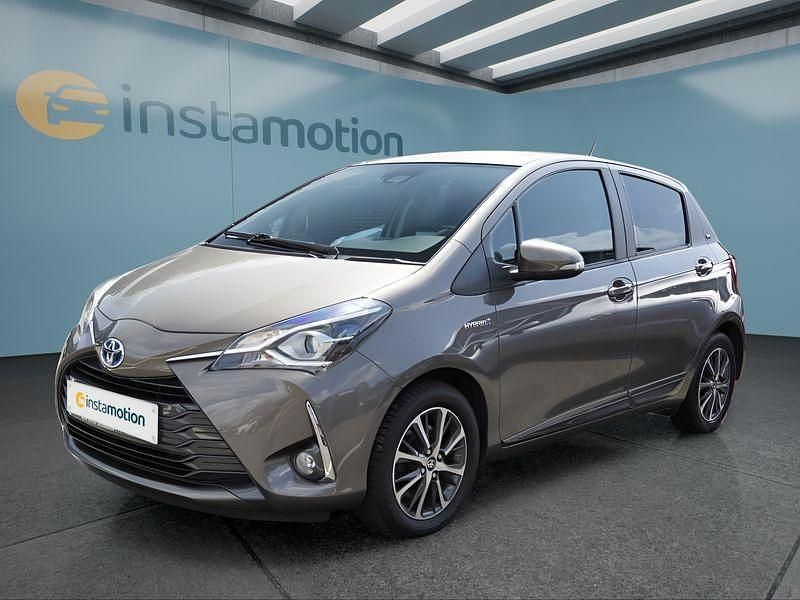 Grau Gebraucht 2019 Toyota Yaris Hybrid Kleinwagen | 13.699 € (Fairer Preis) - Bild 1/4