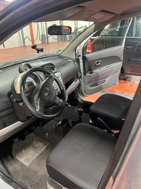 Gebraucht Daihatsu Sirion 87 PS (63 kW) 2007 Silber Kleinwagen