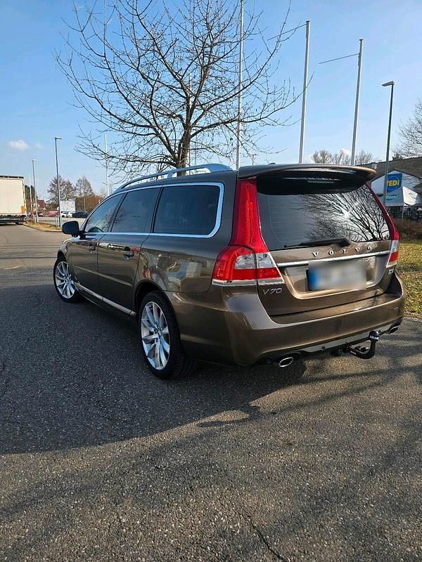 Gebraucht Volvo V70 215 PS (158 kW) 2014 Braun Kombi