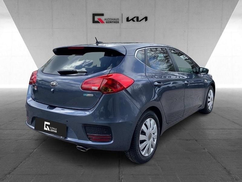 Second-hand Kia Ceed Edition 7 101 CP (74 kW) 2016 Albastru Hatchback