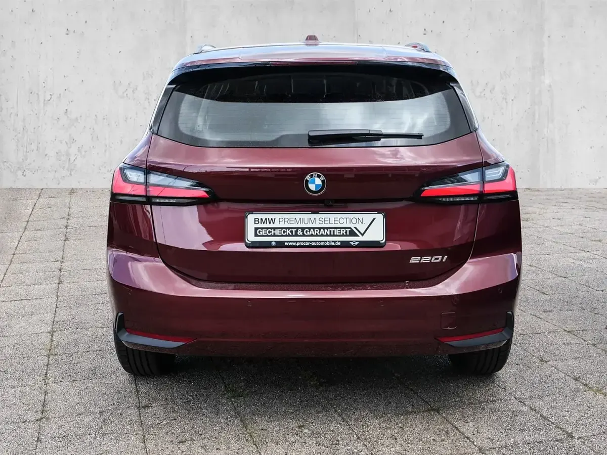 Gebraucht BMW 220 Active Tourer Luxury Line 156 PS (114 kW) 2025 Rot Van / Kleinbus