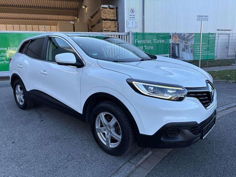 Gebraucht Renault Kadjar Life 131 PS (96 kW) 2016 Gletscherweiss SUV