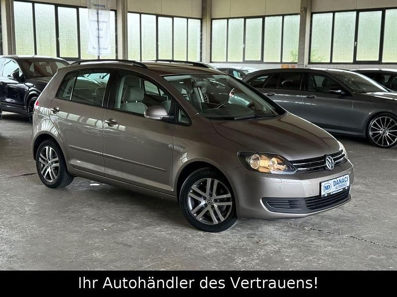 Braun Gebraucht 2012 VW Golf Plus Comfortline Van / Kleinbus | 8.499 € (Fairer Preis) - Bild 1/4
