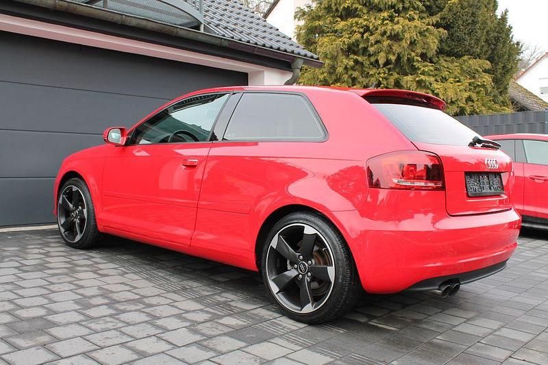 Gebraucht Audi A3 Ambiente 160 PS (117 kW) 2011 Rot Kleinwagen